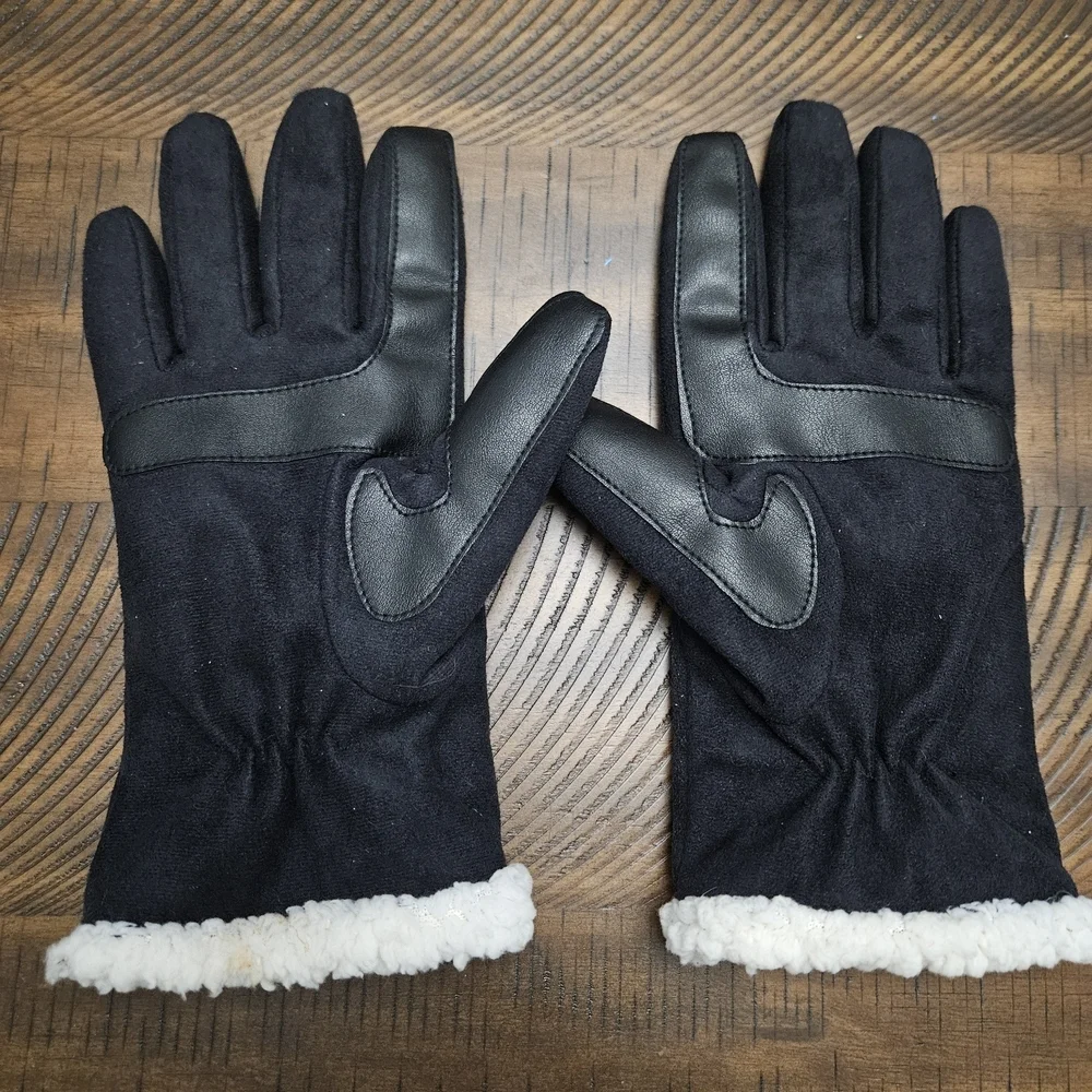 Elegant Black Gloves with White Fleece Trim